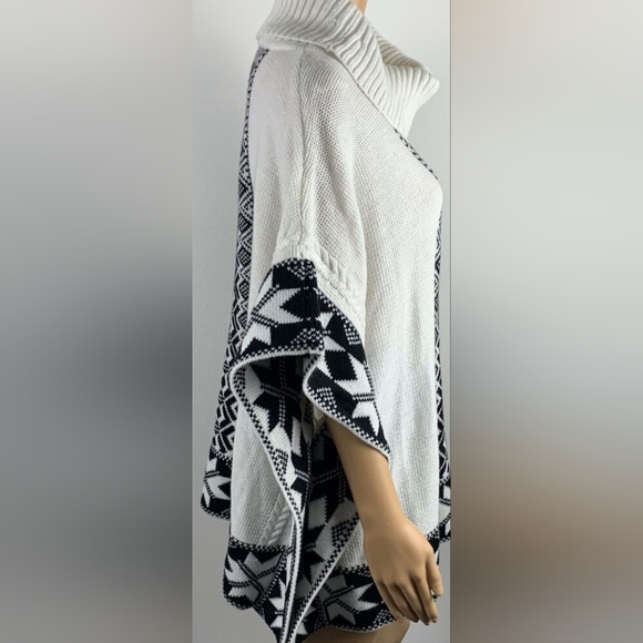 Black Rivet Cowl Neck ❄️ Poncho - Picture 4 of 12